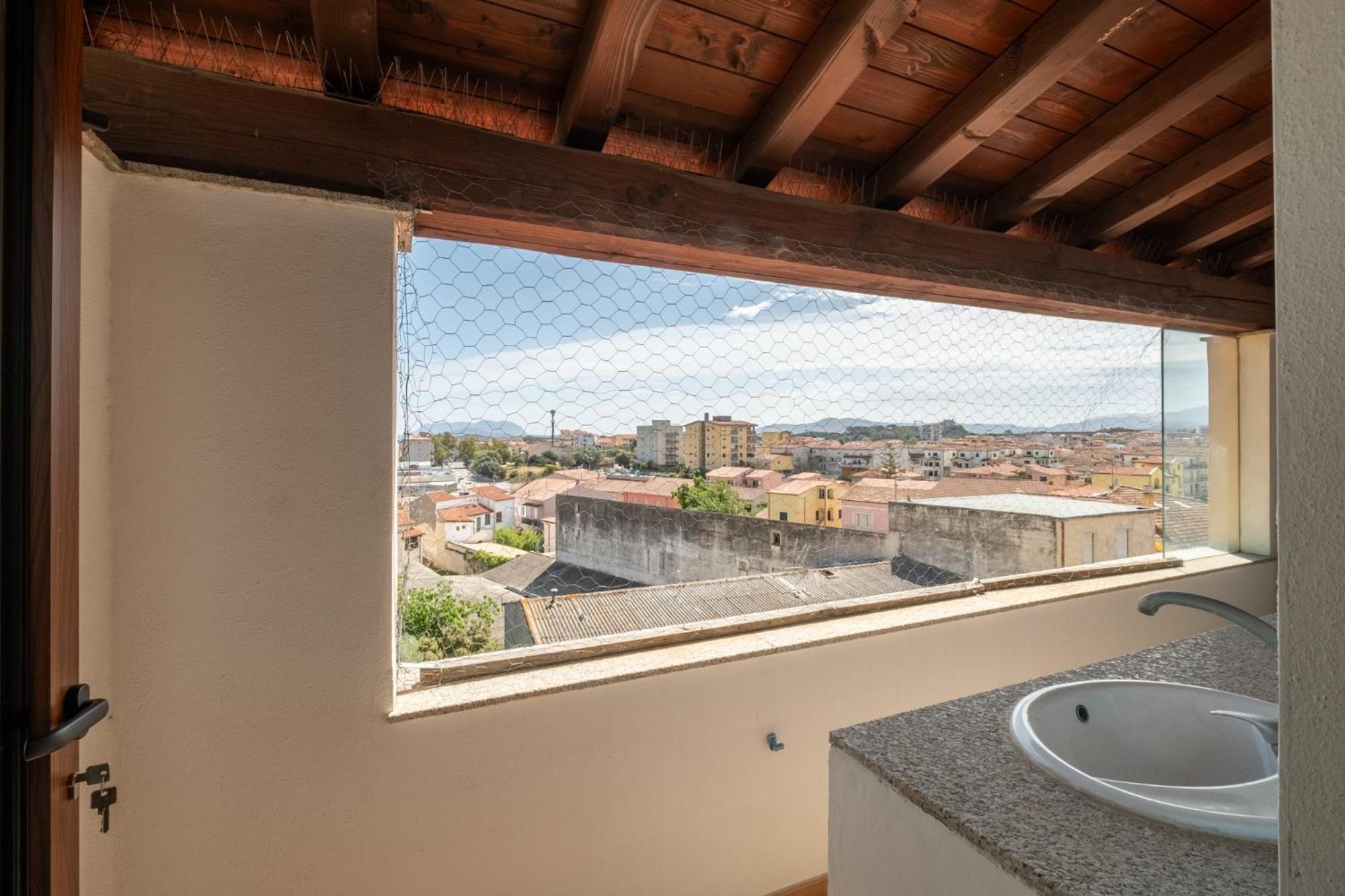 Elegante Vista Mare Apartment Olbia